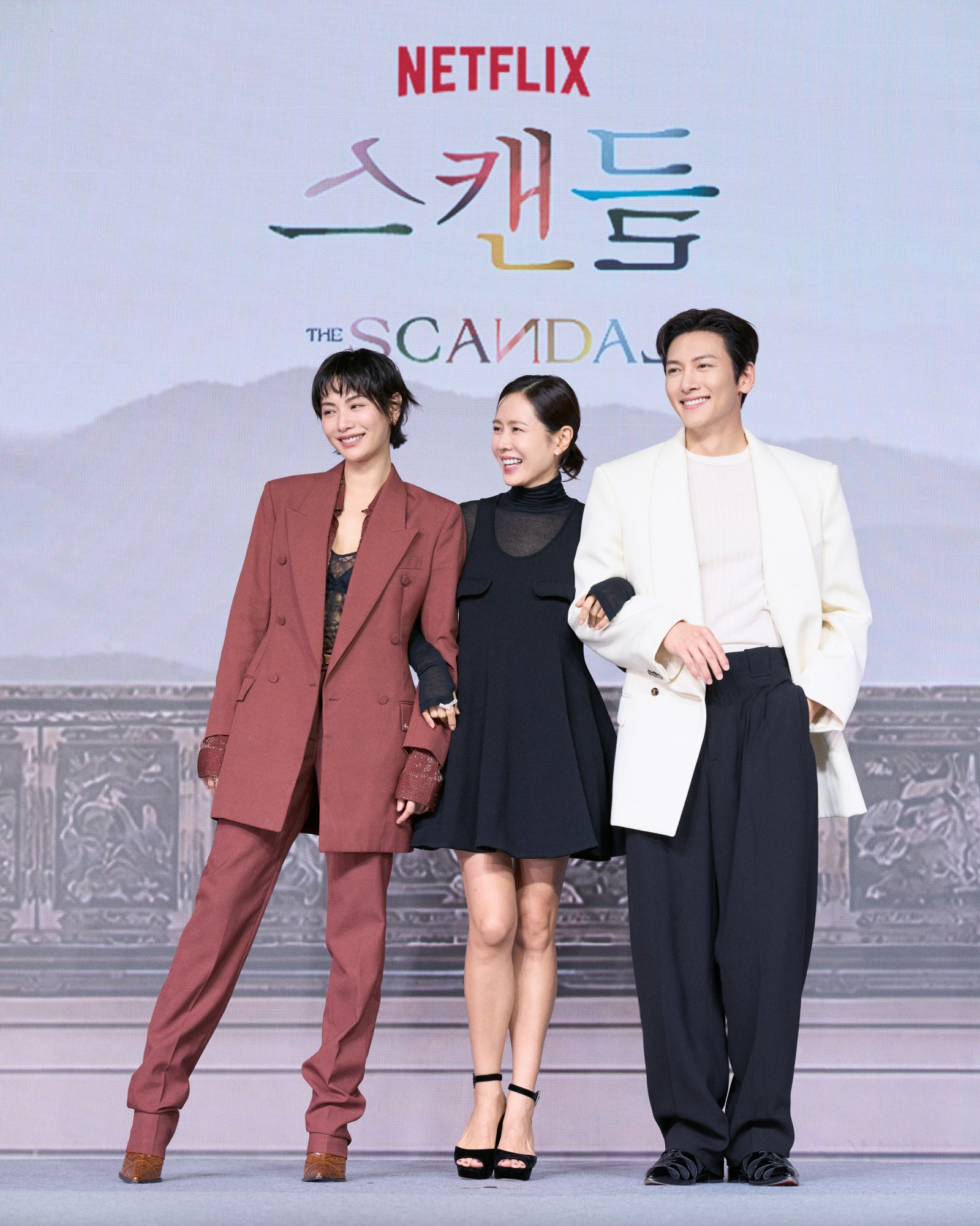 Sự kiện to&agrave;n sao khủng: Ji Chang Wook chuẩn bạch m&atilde; ho&agrave;ng tử, mỹ nh&acirc;n đẹp nhất thế giới ga lăng với Son Ye Jin- Ảnh 15.