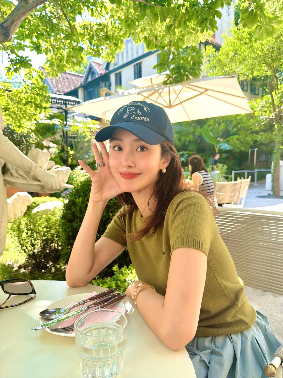 Mỹ nhân sinh quý tử cho thiếu gia tập đoàn: Nhà trai hiếm hoi lộ mặt, visual điển trai sáng bừng lên thẳng xu hướng- Ảnh 2.