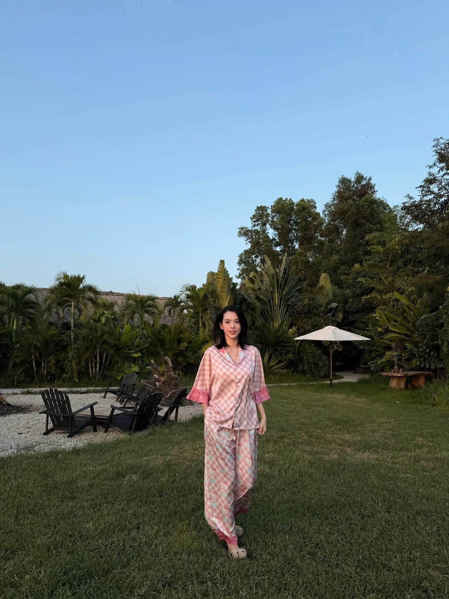 Quỳnh Lương đ&aacute;p trả khi bị mỉa mai chuyện lấy thiếu gia k&eacute;m tuổi, sống trong khu nghỉ dưỡng miền T&acirc;y - Ảnh 7.
