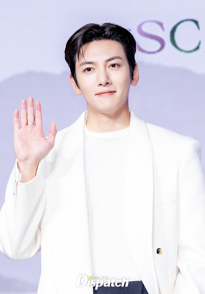 Sự kiện to&agrave;n sao khủng: Ji Chang Wook chuẩn bạch m&atilde; ho&agrave;ng tử, mỹ nh&acirc;n đẹp nhất thế giới ga lăng với Son Ye Jin- Ảnh 3.
