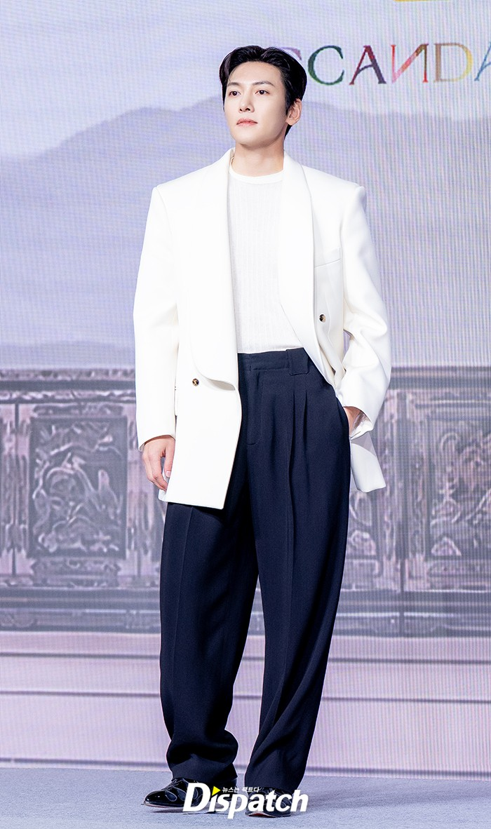 Sự kiện to&agrave;n sao khủng: Ji Chang Wook chuẩn bạch m&atilde; ho&agrave;ng tử, mỹ nh&acirc;n đẹp nhất thế giới ga lăng với Son Ye Jin- Ảnh 2.