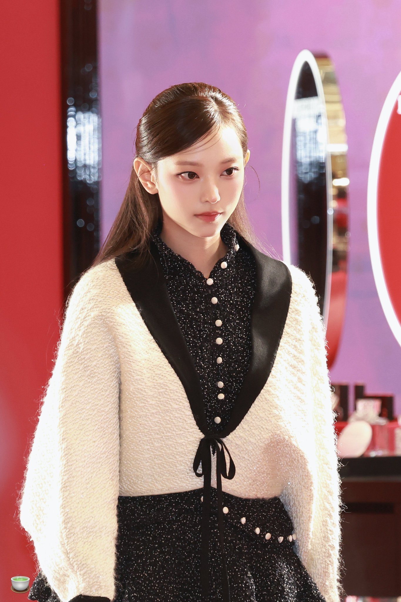 Lại l&agrave; Dior: Tặng c&ocirc; Đại sứ ở ẩn 2 năm đ&ocirc;i gi&agrave;y rộng g&oacute;t như size 43, may m&agrave; kh&ocirc;ng phải Lọ Lem rớt h&agrave;i- Ảnh 4.