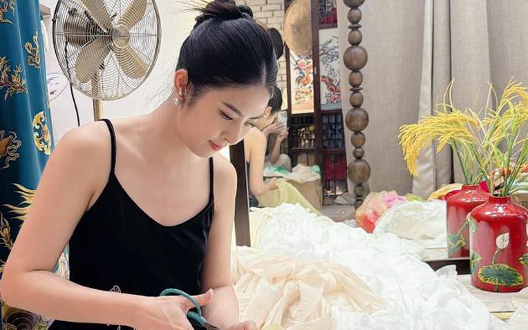 Hoa hậu Ngọc H&acirc;n đi xin việc ở tuổi U40- Ảnh 1.