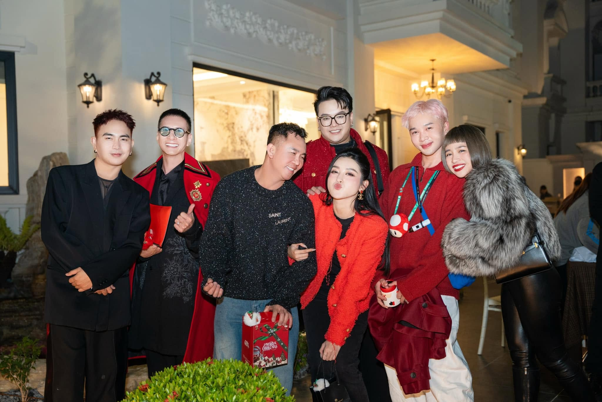 Biệt thự 3 tầng to&agrave;n m&agrave;u trắng của mỹ nh&acirc;n H&agrave; Nội 30 tuổi chưa lấy chồng, được b&aacute;o Trung khen l&agrave; "quốc bảo nhan sắc"- Ảnh 5.