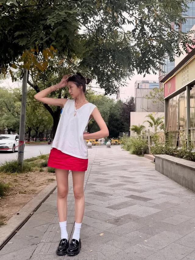 Mỹ nh&acirc;n &ldquo;Đầu Xu&acirc;n Tươi S&aacute;ng&rdquo; duy tr&igrave; v&oacute;c d&aacute;ng mảnh mai nhờ 5 th&oacute;i quen kh&ocirc;ng cần &eacute;p c&acirc;n cực đoan- Ảnh 4.