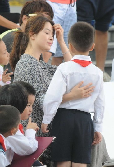 song-hye-kyo-nhan-nho-voi-paparazzi-trung-quoc