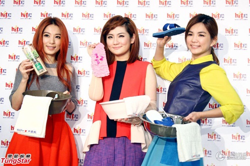 Người đẹp Đài Loan lộ miếng lót ngực trên thảm đỏ 9