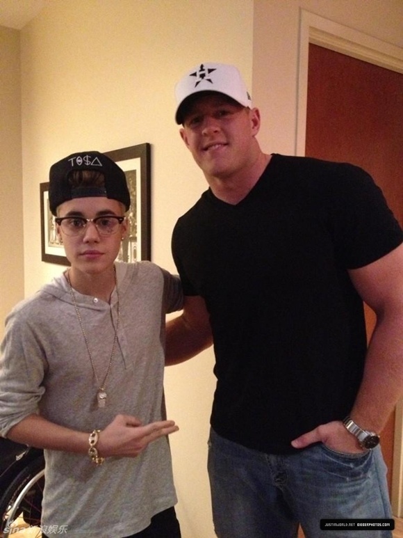 Justin Bieber gồng người khoe cơ bắp “teo tóp” 3