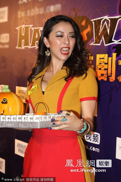 Loạt diễn viên Cbiz khoe ngực, quậy tưng bừng Halloween 9