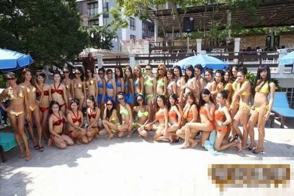 Hoa hậu chuyển giới Thái diện bikini chơi bóng chuyền nước 7