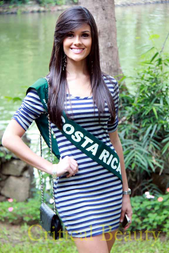 Hoàng Anh tiếp tục "vuột" 2 giải phụ ở Miss Earth 8