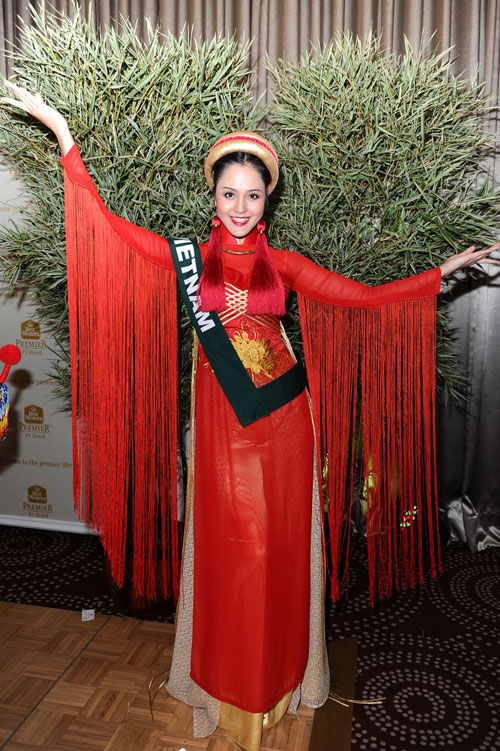 Miss Earth: Hoàng Anh tiếp tục "lu mờ" trong trang phục dân tộc 4