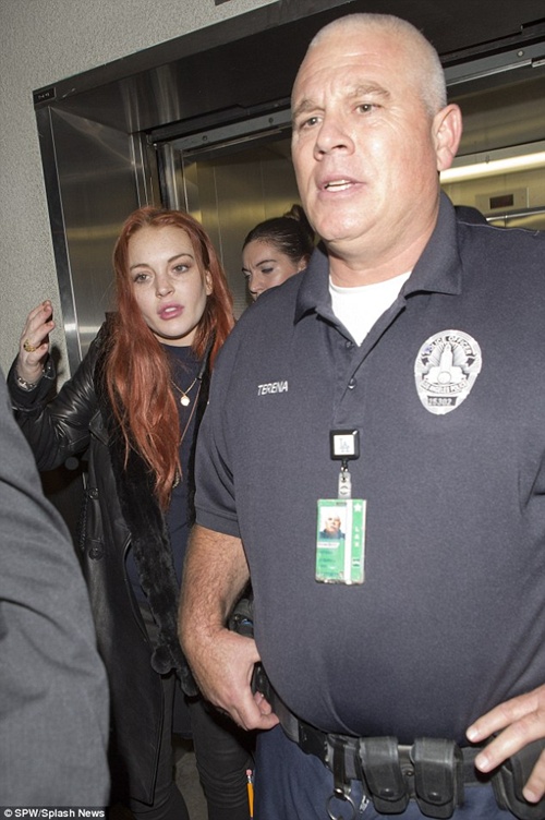 Lindsay Lohan gây sốc vì gương mặt sưng phù 1