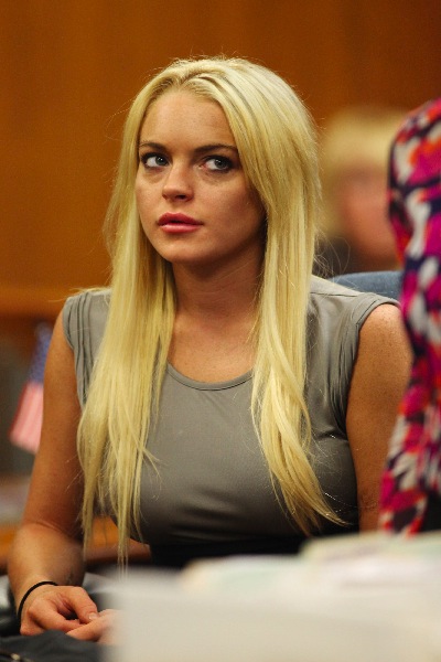 Lindsay Lohan và quá trình "đổi mặt" vùn vụt 12