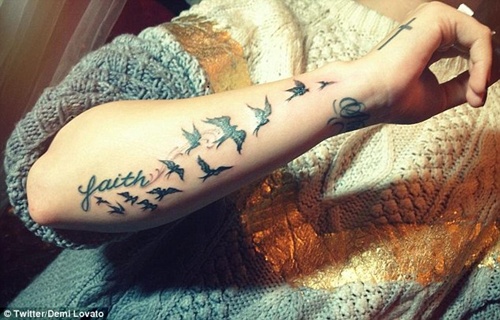 Lady Gaga bất ngờ diện đồ thanh lịch 6