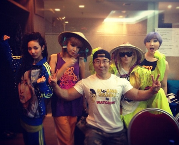 2NE1 khoe ảnh làm dáng với nón lá do fan Việt tặng 5