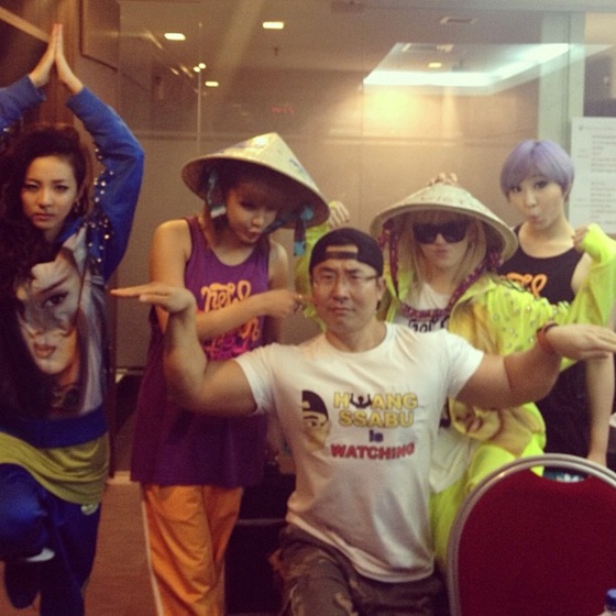 2NE1 khoe ảnh làm dáng với nón lá do fan Việt tặng 6