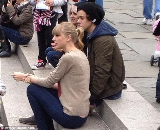 Taylor và Harry (1D) công khai hẹn hò 1