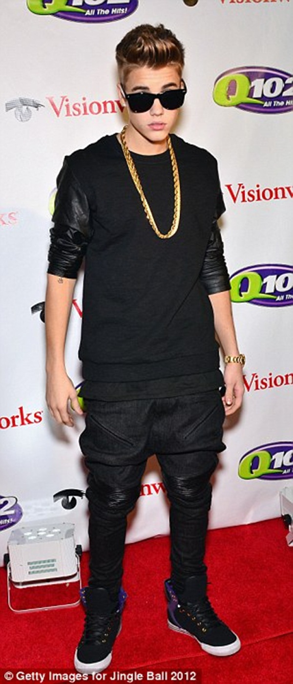 Justin Bieber khoe trang sức hàng khủng 3