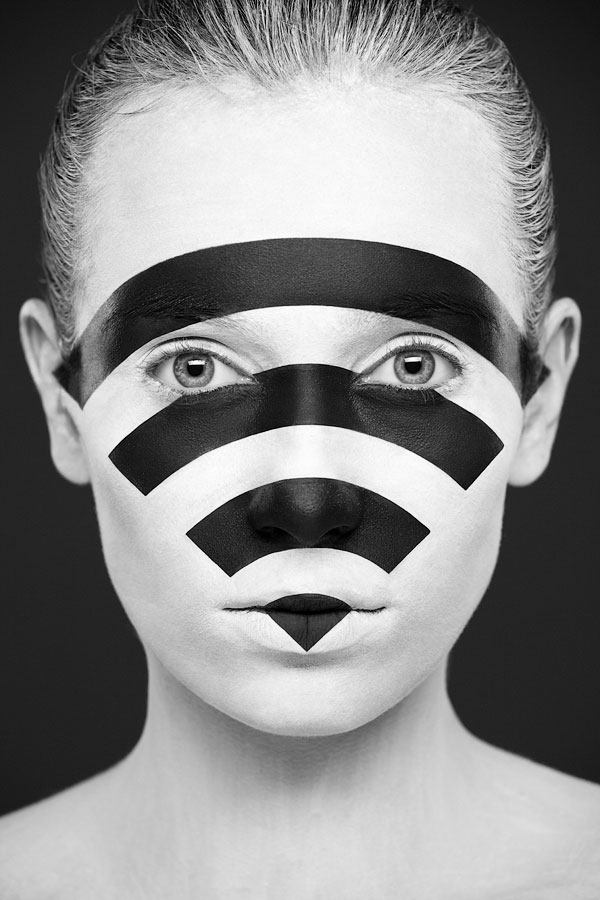 Ngất ng&acirc;y với nghệ thuật body-painting "trắng - đen" 2