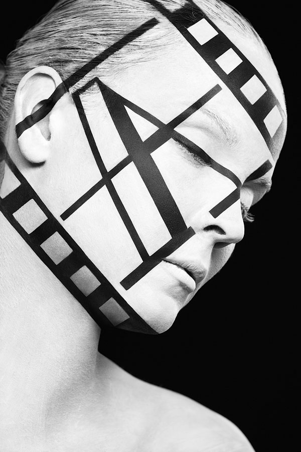 Ngất ng&acirc;y với nghệ thuật body-painting "trắng - đen" 6