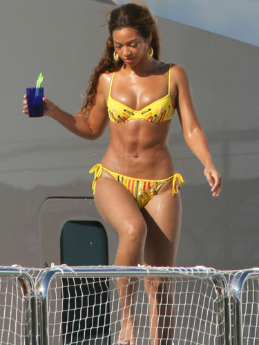 beyonce-beach-2015-3e2ce