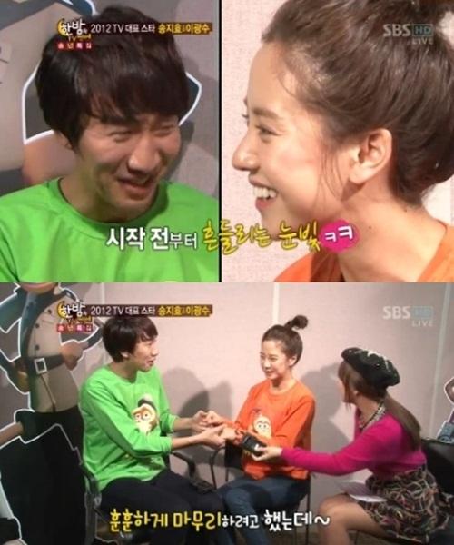 lee_kwang_soo_song_ji_hyo_interview_121226_03-93b5e