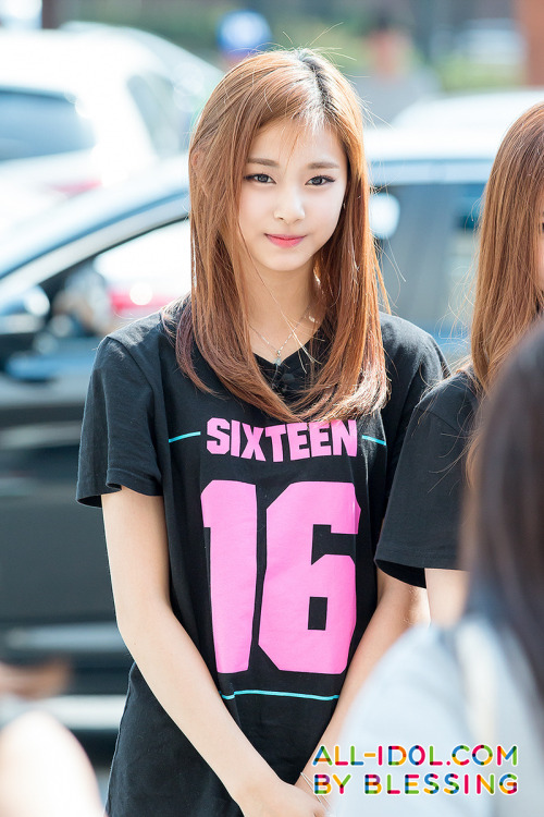 151028-star-tzuyu5-9542d