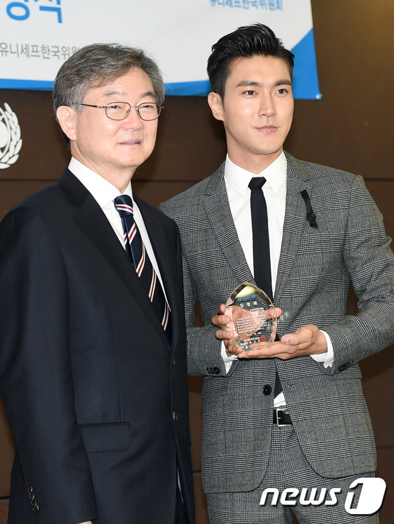 151112-star-siwon14-f1caf