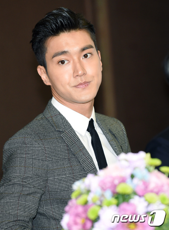 151112-star-siwon16-f1caf