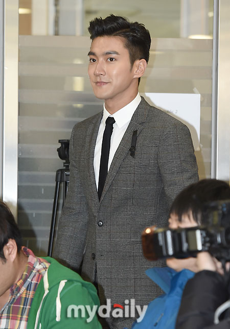 151112-star-siwon9-f1caf