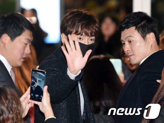 151125-star-leeminho11-74574