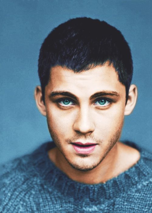 151130-star-LoganLerman1-0144c