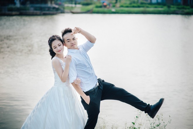Bộ ảnh cưới của cặp đôi này được thực hiện tại phim trường smiley ville (cách Thủ Đô Hà Nội 13 km).