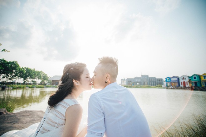 Khoảnh khắc hạnh ph&uacute;c của cặp đ&ocirc;i được nhiều bạn trẻ y&ecirc;u mến.