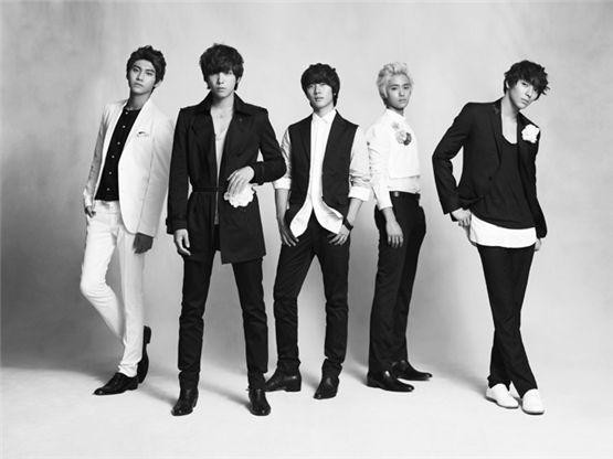 Kpop: Xu hướng thần tượng s&aacute;ng t&aacute;c nhạc gia tăng 3