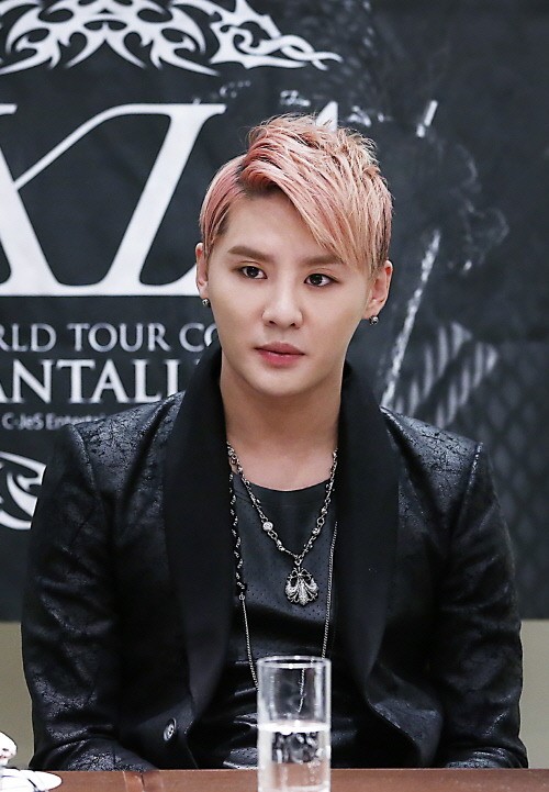 Junsu (JYJ): Phá được kỷ lục của Psy chỉ có... Psy 1