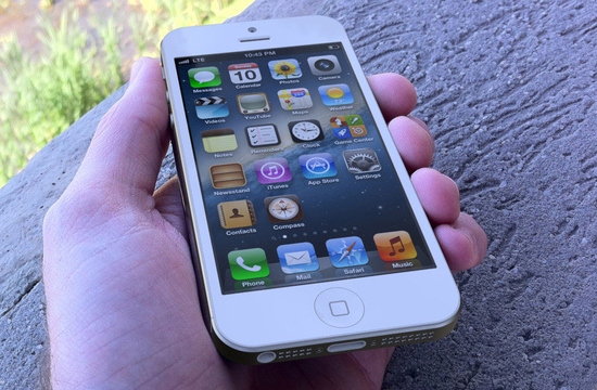 iphone-5-chi-khien-ban-kho-chiu-va-buc-minh