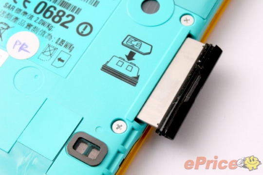 can-canh-smartphone-mau-vang-noi-ban-bat