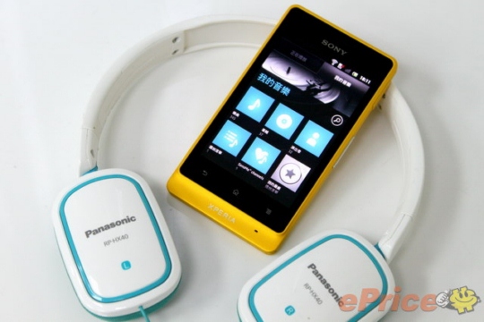 can-canh-smartphone-mau-vang-noi-ban-bat