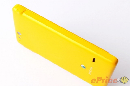can-canh-smartphone-mau-vang-noi-ban-bat