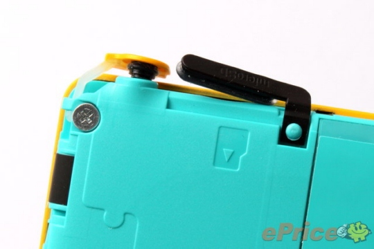 can-canh-smartphone-mau-vang-noi-ban-bat