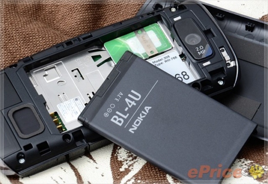 ngam-nokia-asha-305-hai-sim-gia-19-trieu-dong