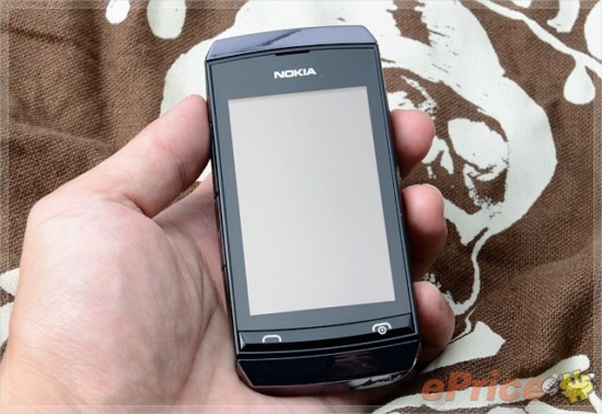 ngam-nokia-asha-305-hai-sim-gia-19-trieu-dong