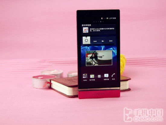 dap-hop-sony-xperia-p-mau-hong-dep-long-lanh