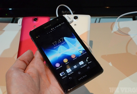 sony-trinh-lang-loat-smartphone-cuc-hoanh-trang