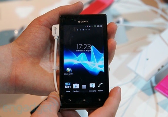 sony-trinh-lang-loat-smartphone-cuc-hoanh-trang