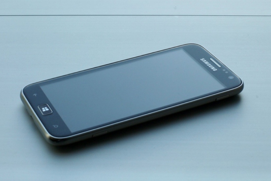 samsung-lai-gioi-thieu-smartphone-vo-doi