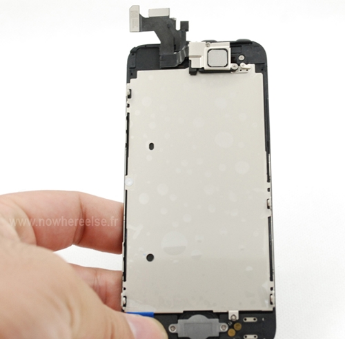 iphone-5-tiep-tuc-khoe-dang-truoc-cong-chung