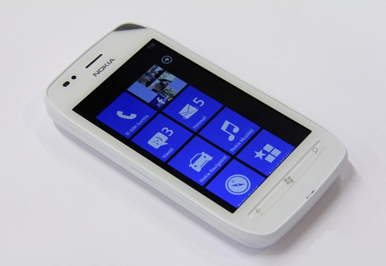lo-dien-smartphone-binh-dan-doi-moi-cua-nokia